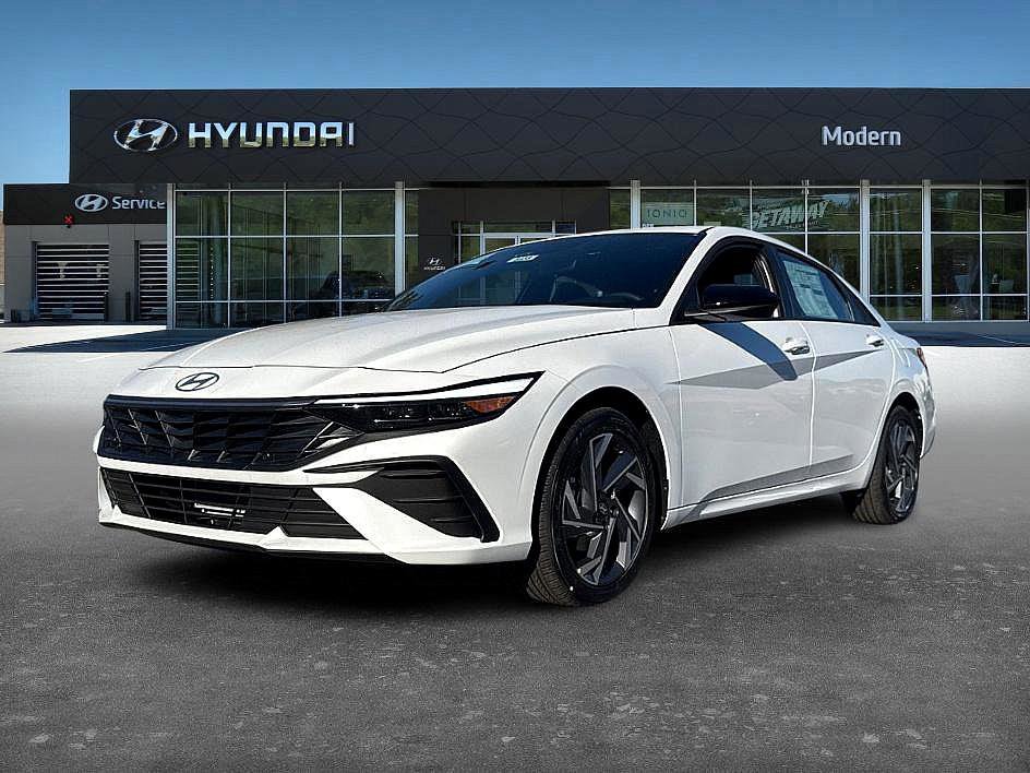 2025 Hyundai Elantra SEL's photo