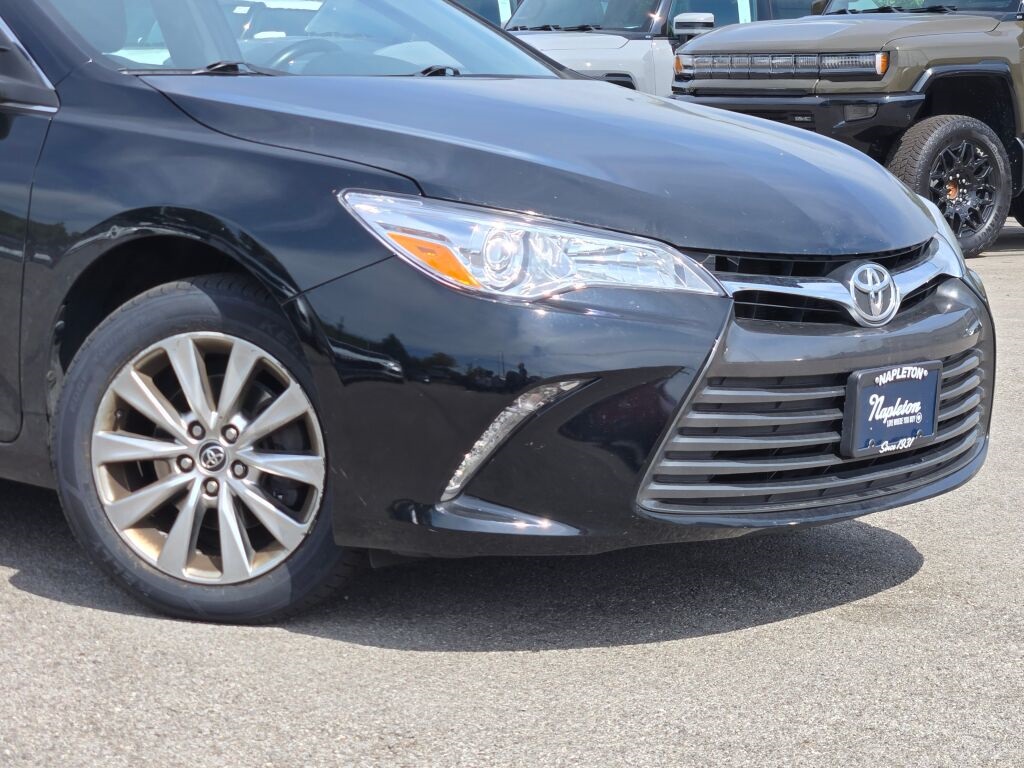 2015 Toyota Camry XLE photo 2