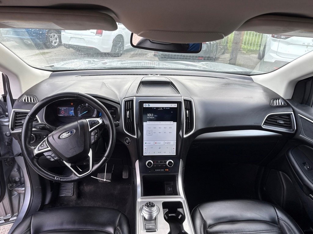 2023 Ford Edge SEL photo 5