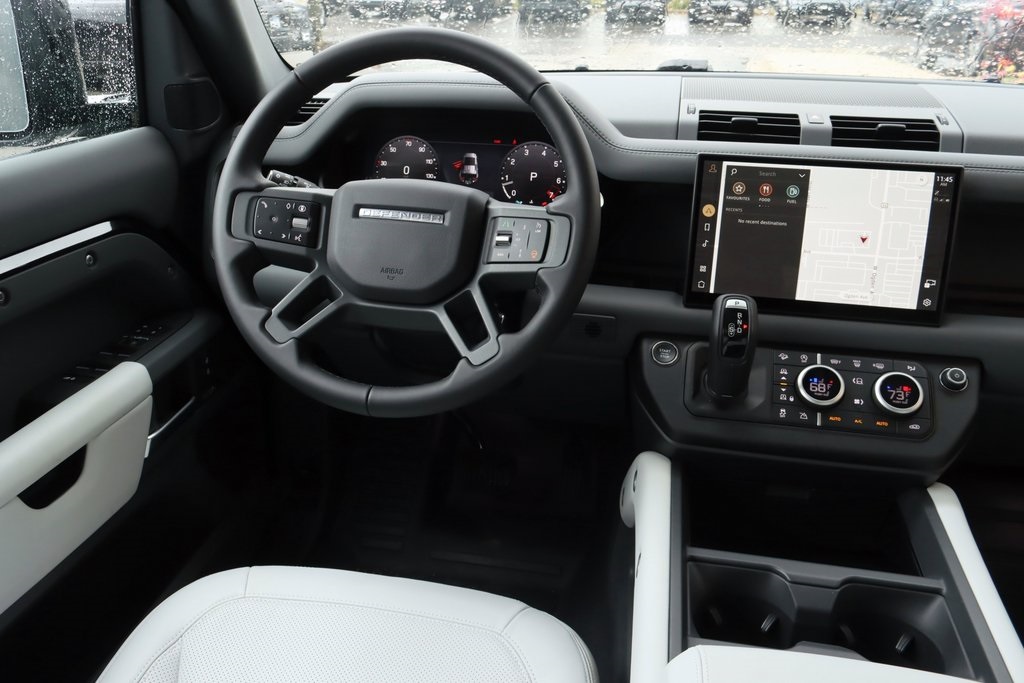 2025 Land Rover Defender 110 X-Dynamic SE photo 11