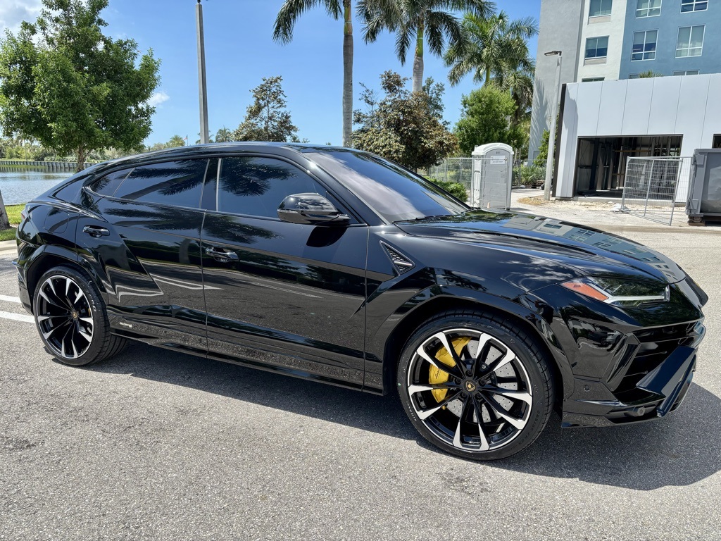 2024 Lamborghini Urus S photo 4