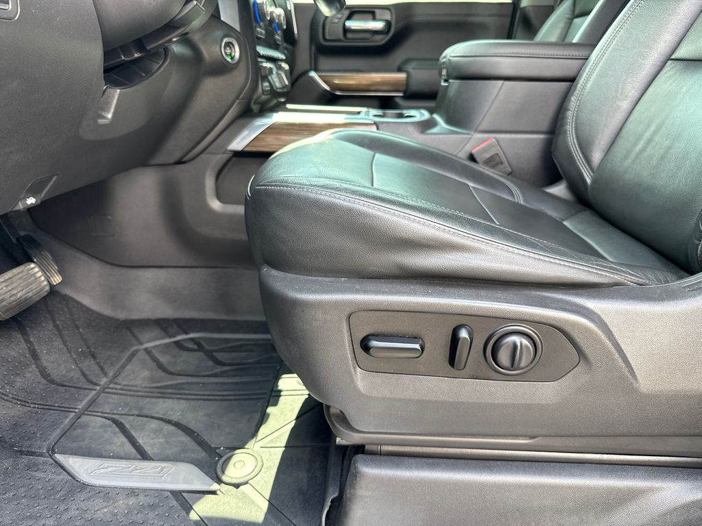 2020 Chevrolet Silverado 1500 RST photo 9