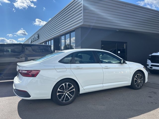 2023 Volkswagen Jetta Sport photo 4