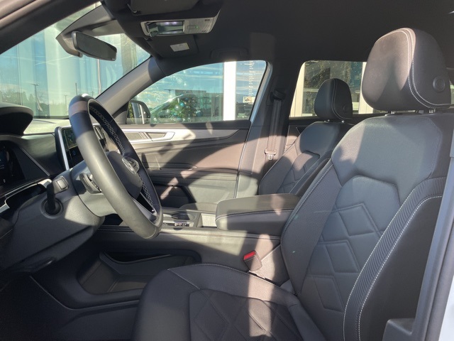 2025 Volkswagen Atlas Cross Sport SE photo 3