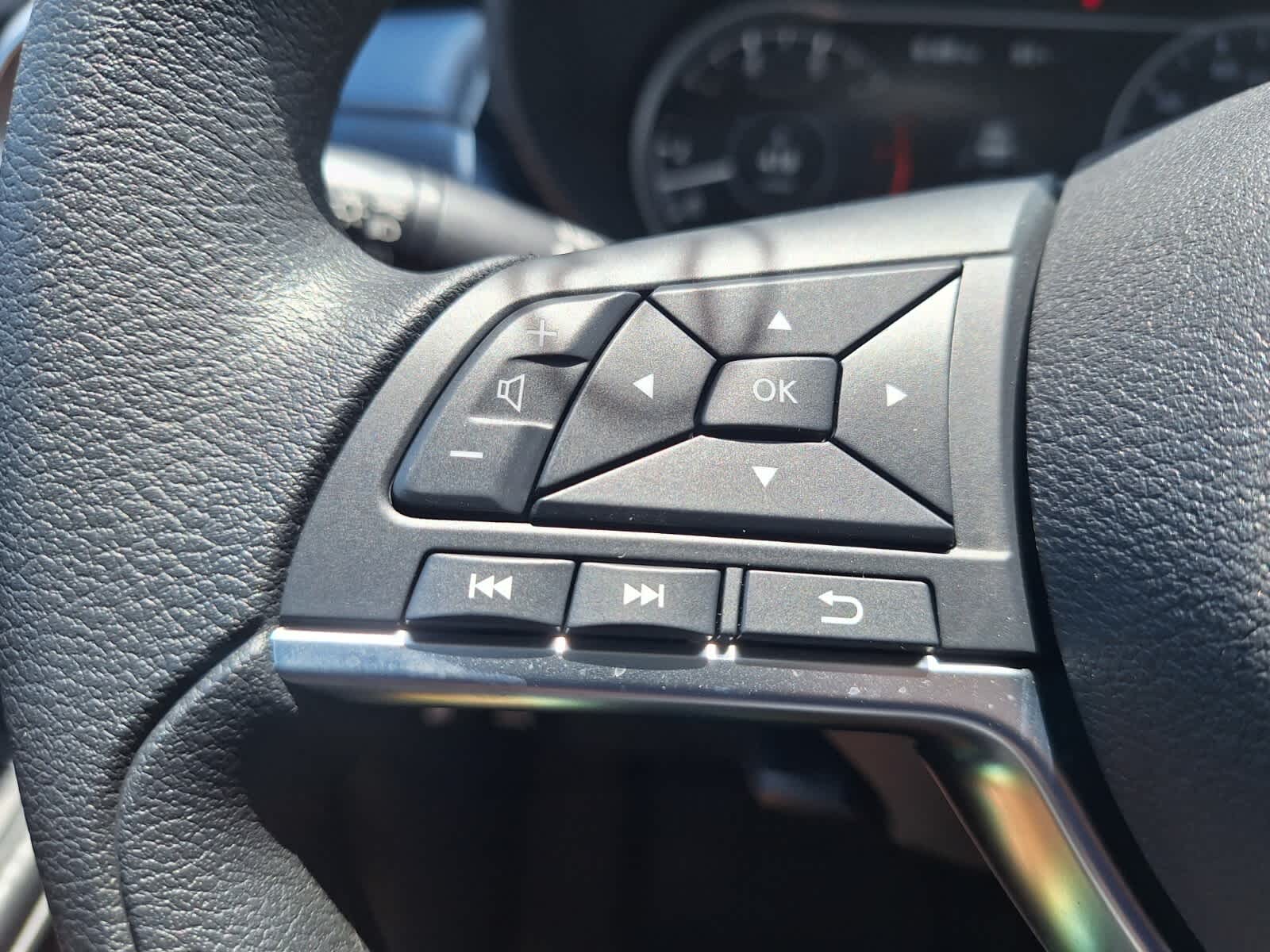 2025 Nissan Versa SV photo 12