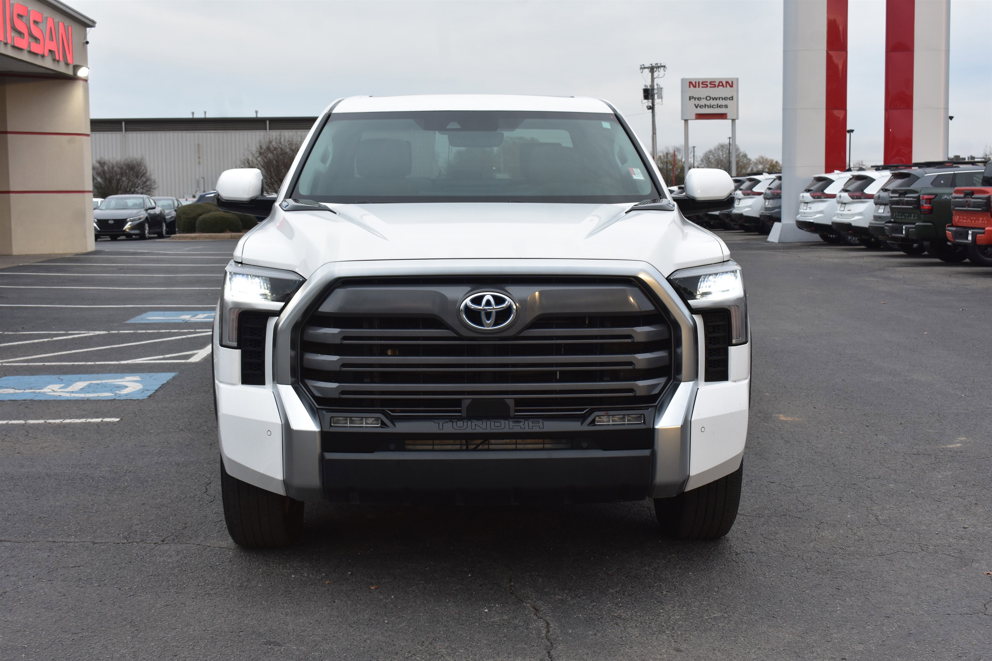 Used 2022 Toyota Tundra Limited with VIN 5TFJC5DBXNX004799 for sale in Little Rock