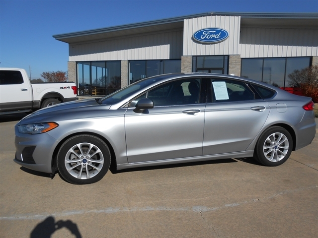 2020 Ford Fusion SE Hybrid photo 2