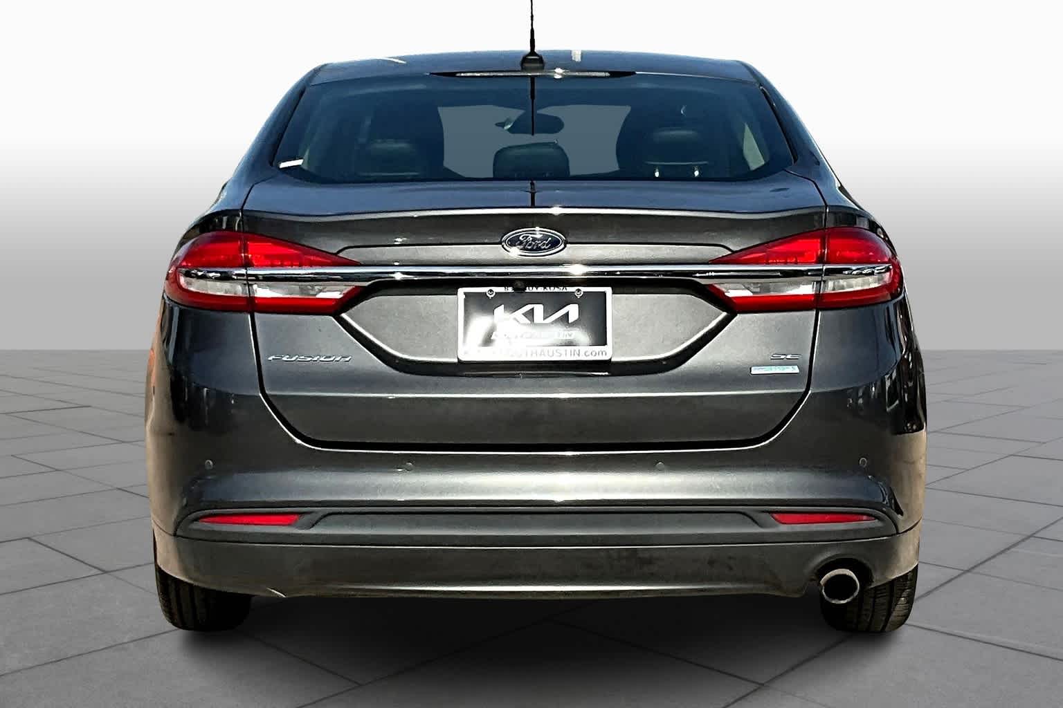 2018 Ford Fusion SE photo 4
