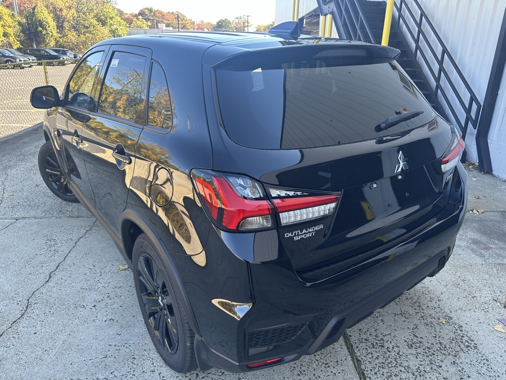 2025 Mitsubishi Outlander Sport LE photo 3