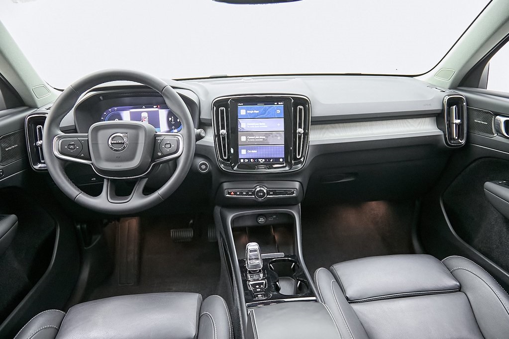 2024 VOLVO XC40 - Image 24