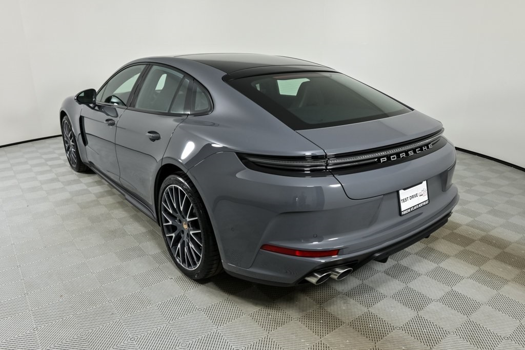 2025 Porsche Panamera Base photo 3