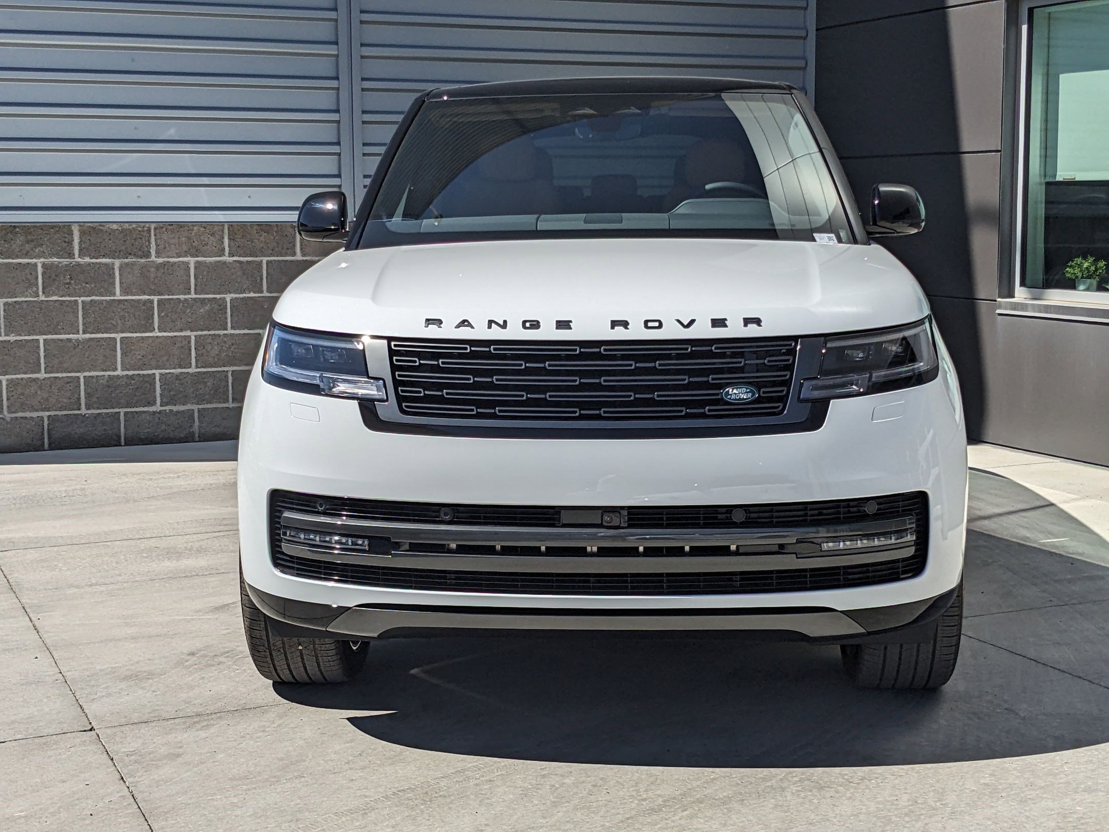 2025 Land Rover Range Rover SE photo 2