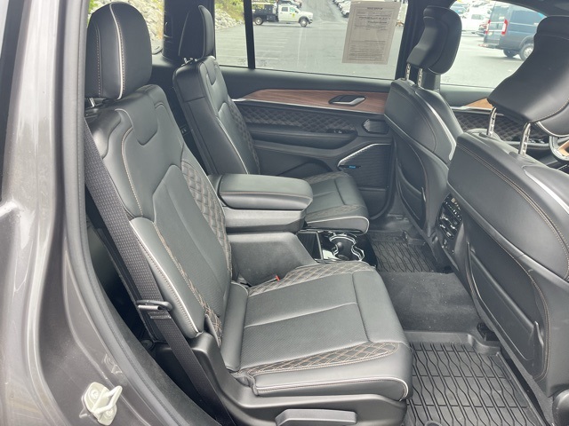 2024 Jeep Grand Cherokee L Summit photo 15