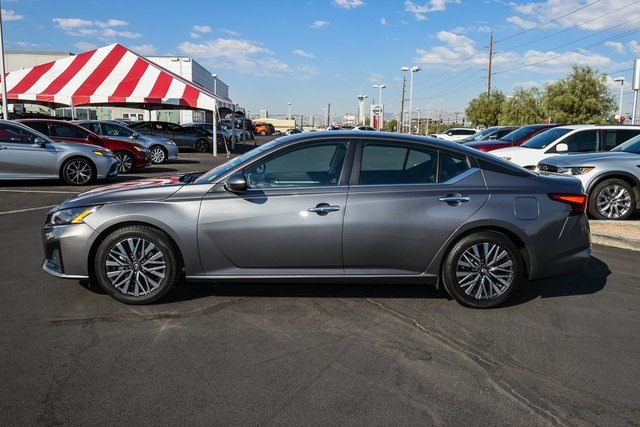 2025 Nissan Altima 2.5 SV photo 2