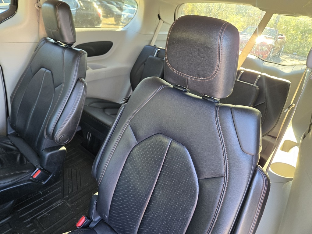 2018 Chrysler Pacifica Touring L photo 13