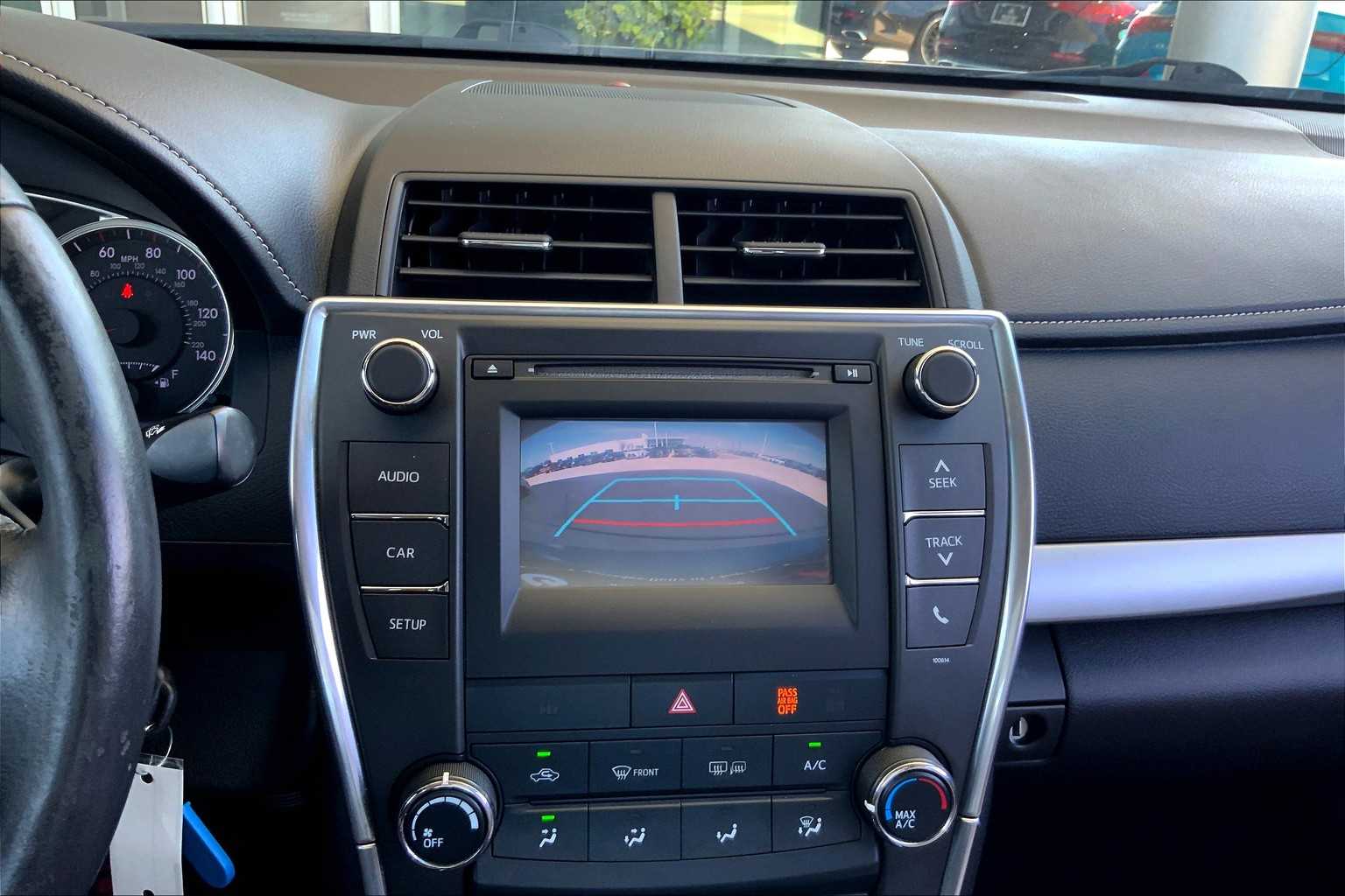 2017 Toyota Camry SE photo 24