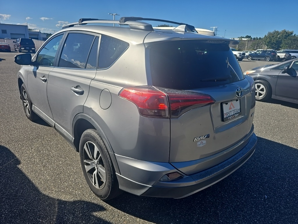 2017 Toyota RAV4 XLE photo 7