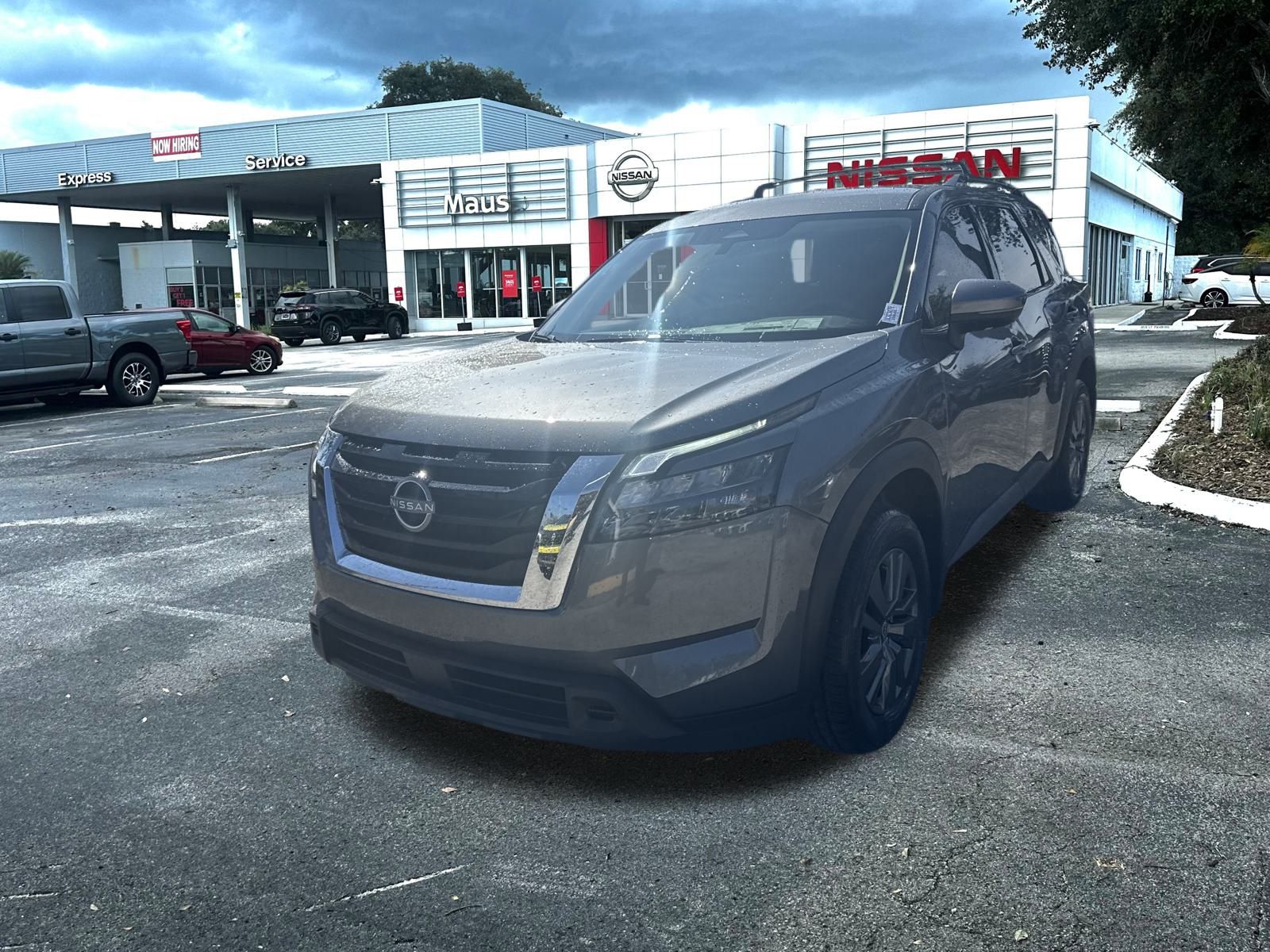 2025 Nissan Pathfinder SV photo 2