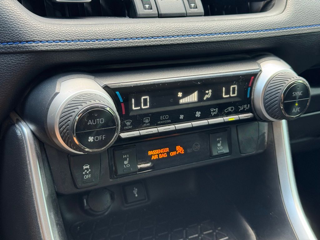 2021 Toyota RAV4 Hybrid XSE photo 30