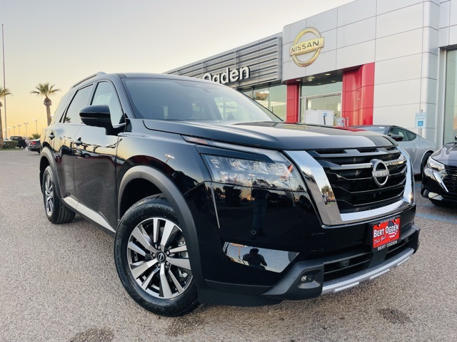 2025 Nissan Pathfinder SL's photo