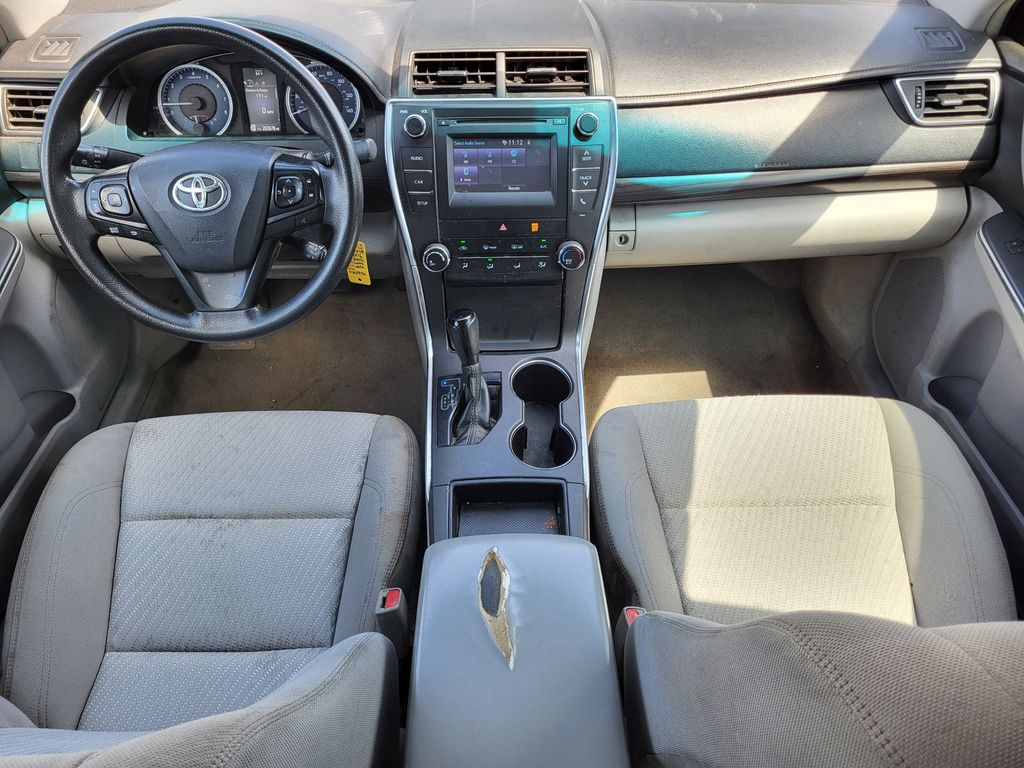 2016 Toyota Camry LE photo 21