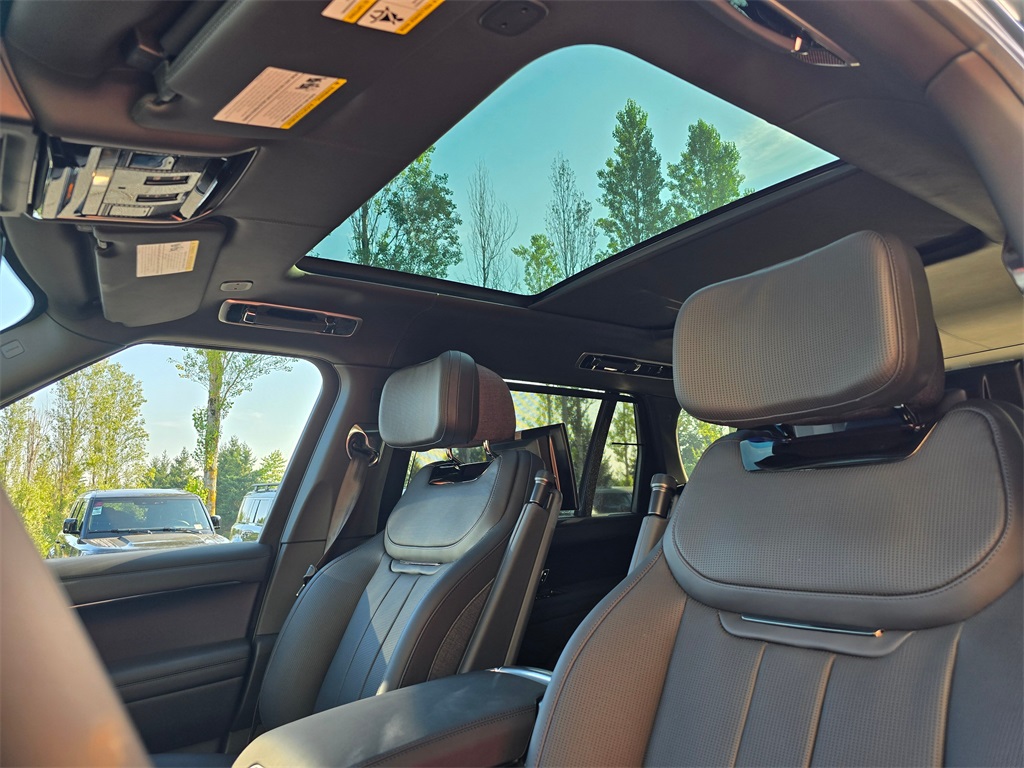 2025 Land Rover Range Rover SV photo 22
