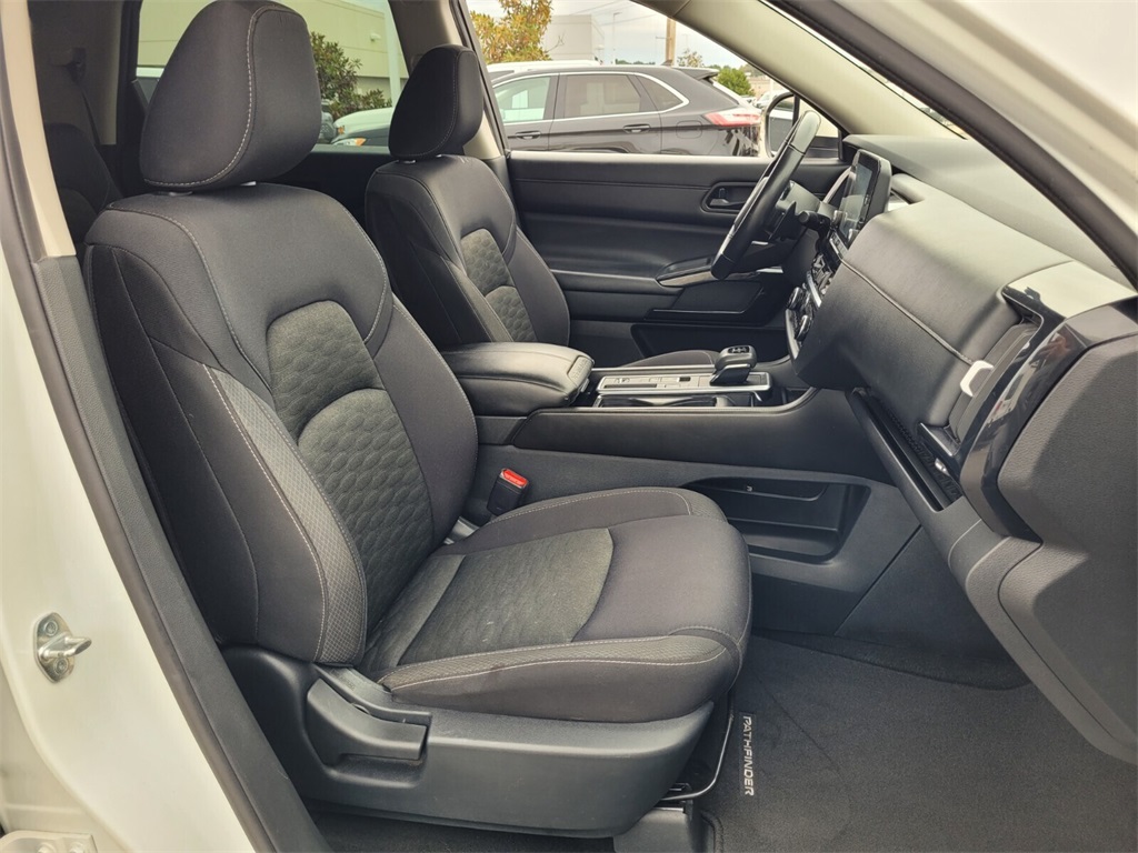 2023 Nissan Pathfinder SV photo 14