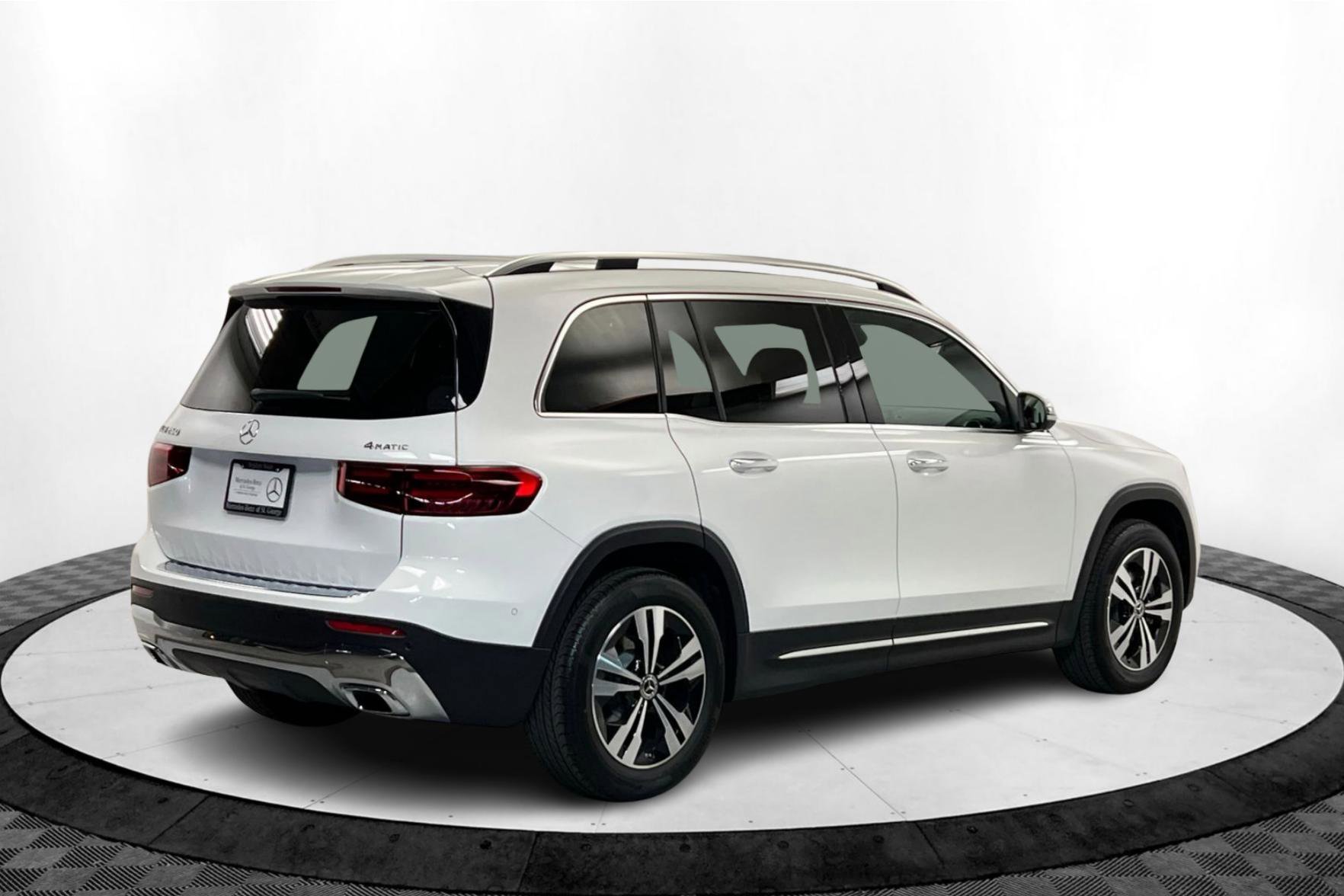 2026 Mercedes Benz GLB 250 4MATIC photo 5