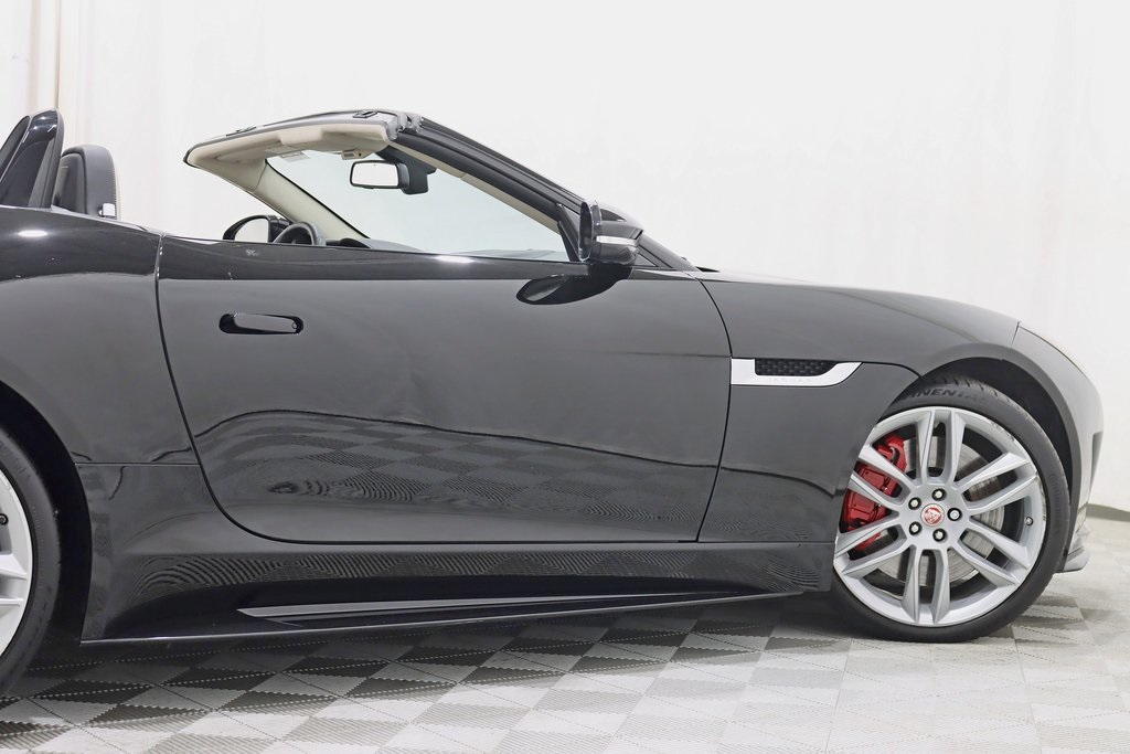 2016 Jaguar F-TYPE R photo 11