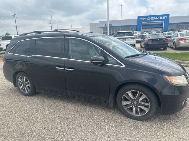 Vehicle 2014 Honda Odyssey Van Pre-Owned 2014 Honda Odyssey