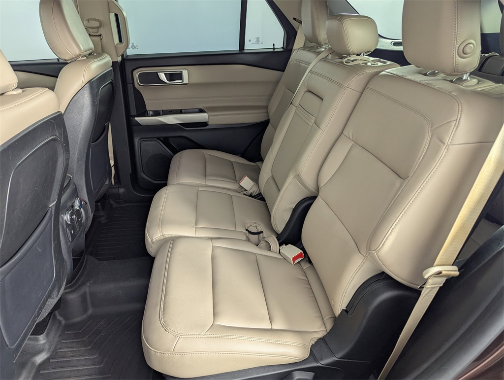 2020 Ford Explorer XLT photo 25
