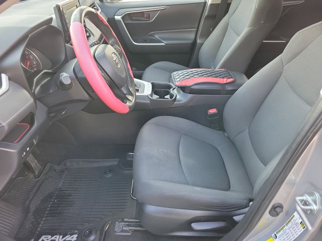 2019 Toyota RAV4 LE photo 4