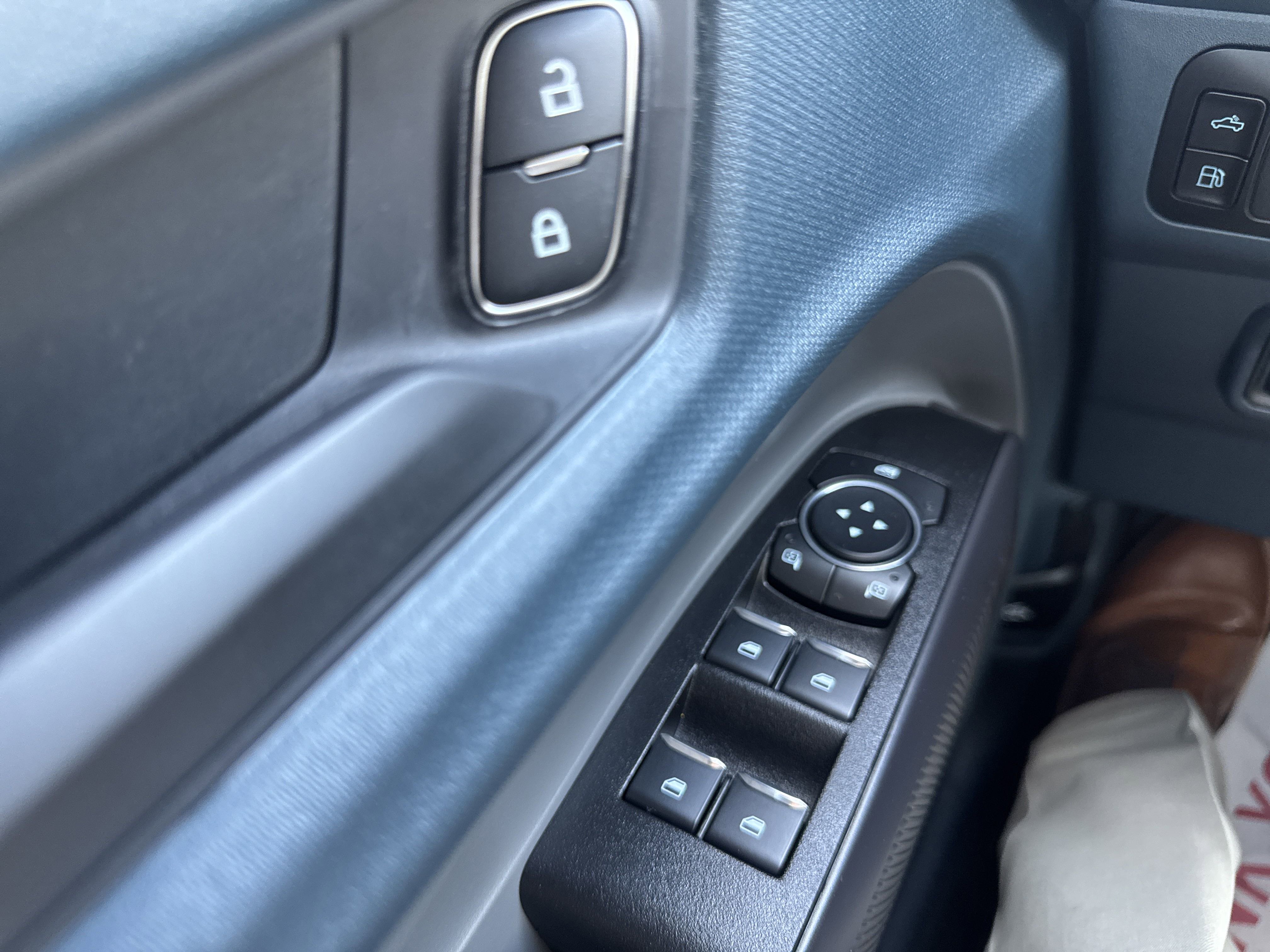 2025 Ford Maverick Lariat photo 6