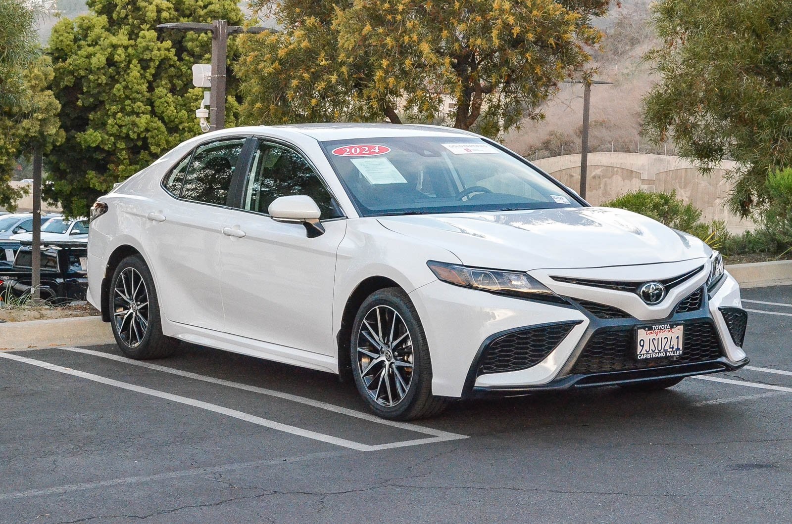 2024 Toyota Camry SE photo 3
