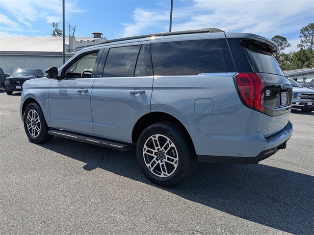2025 Ford Expedition photo 4