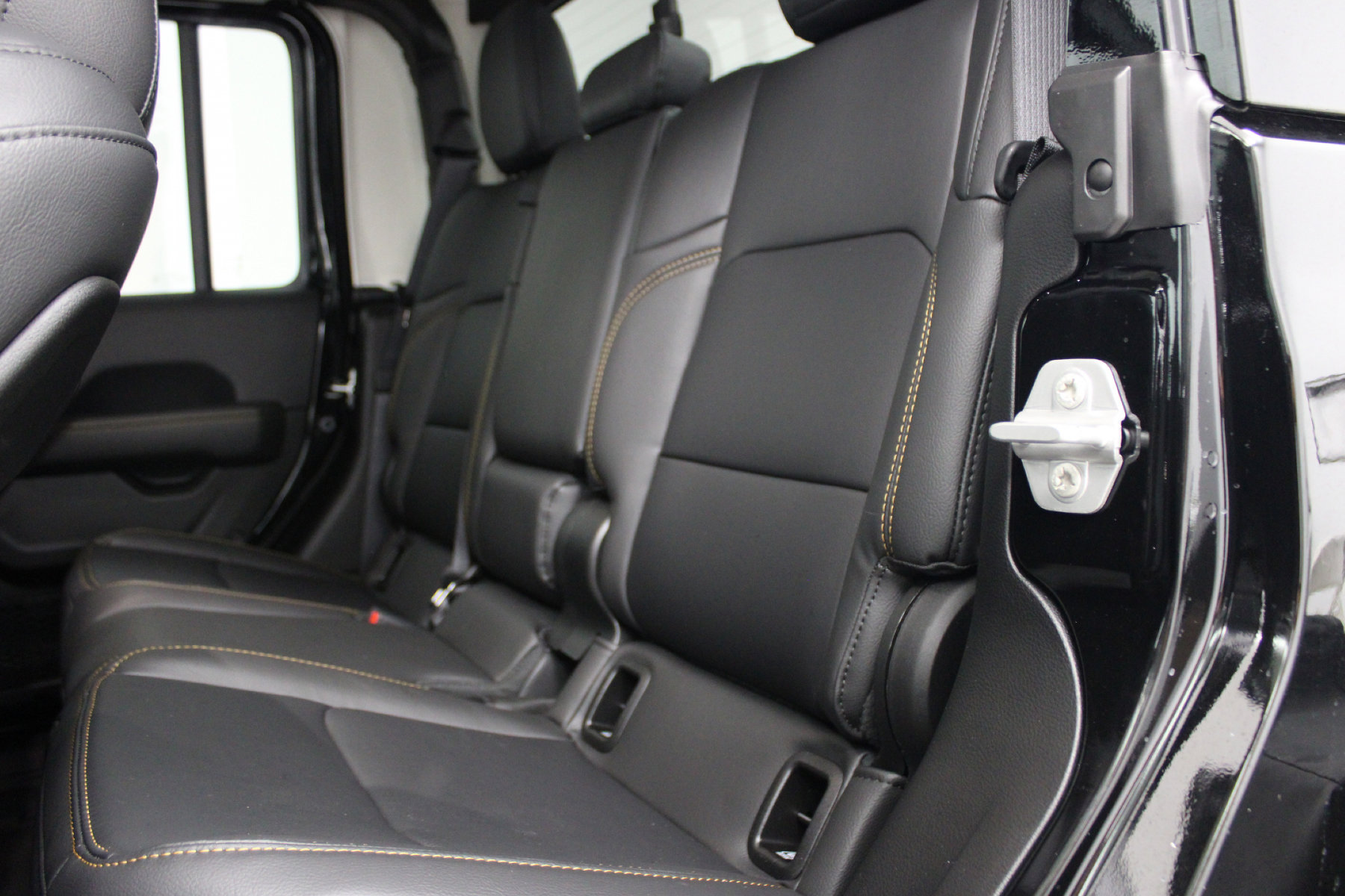 2025 Jeep Gladiator Sport photo 2