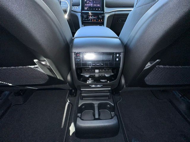 2025 Jeep Grand Cherokee Laredo photo 32