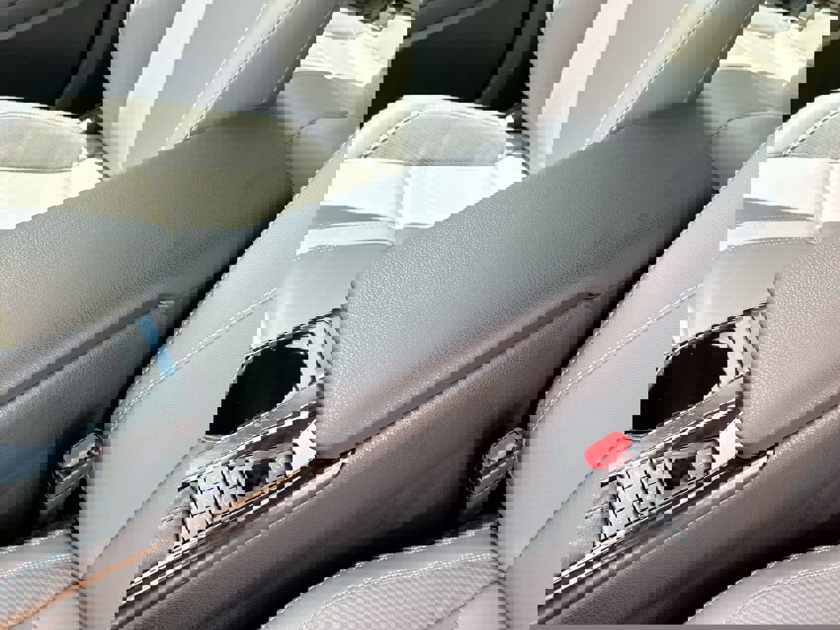 2025 Toyota Camry SE photo 19