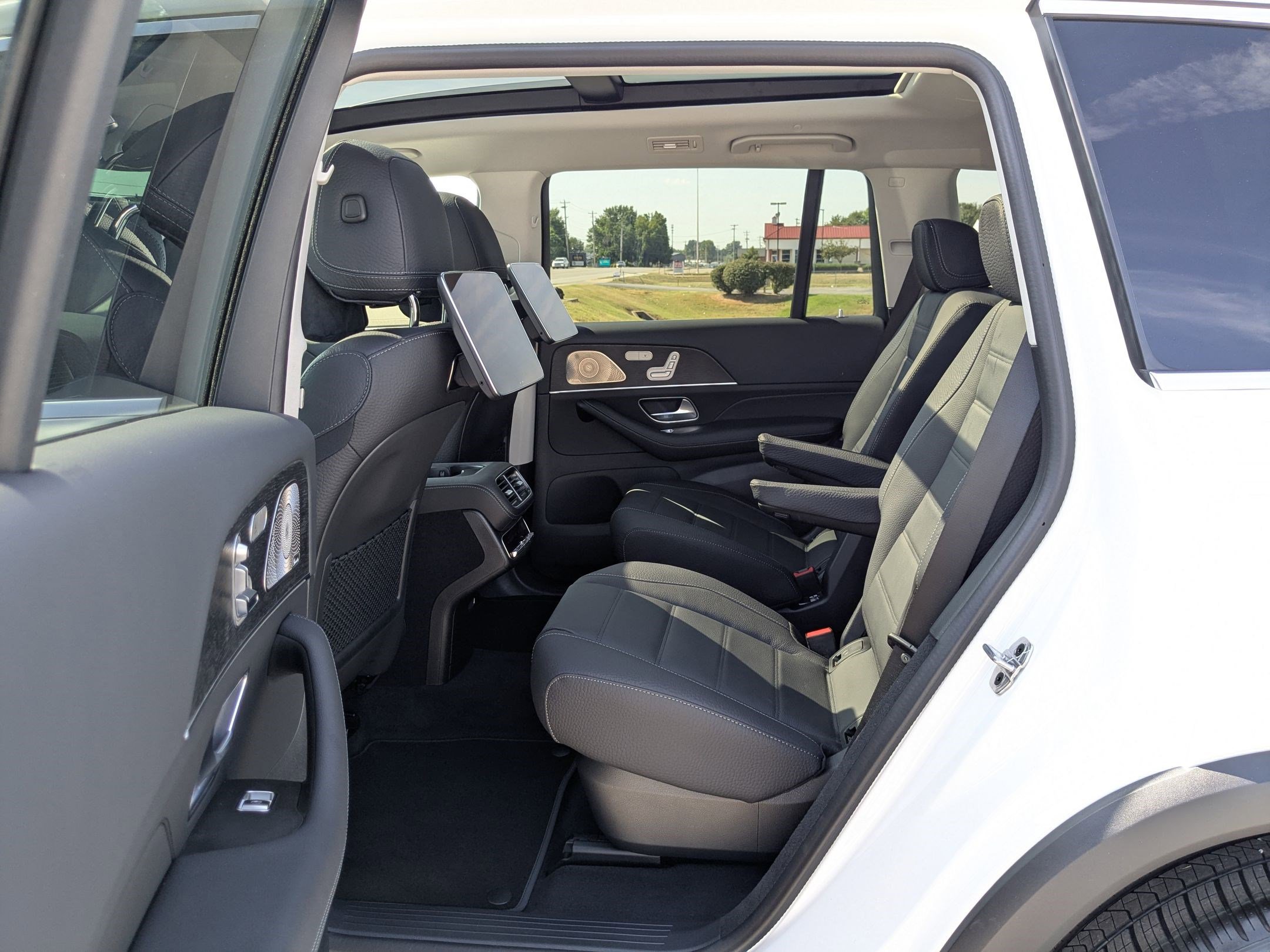 2026 Mercedes Benz GLS 450 4MATIC photo 24