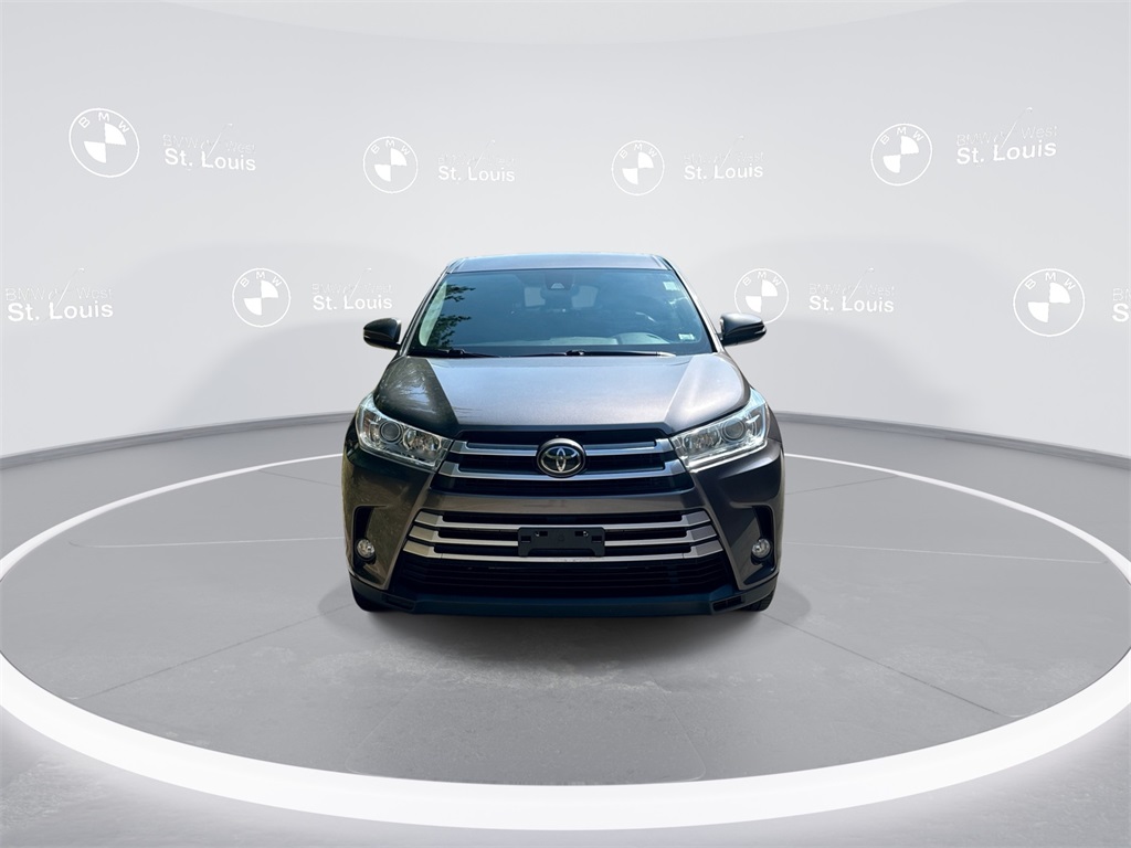 2019 Toyota Highlander LE Plus photo 3
