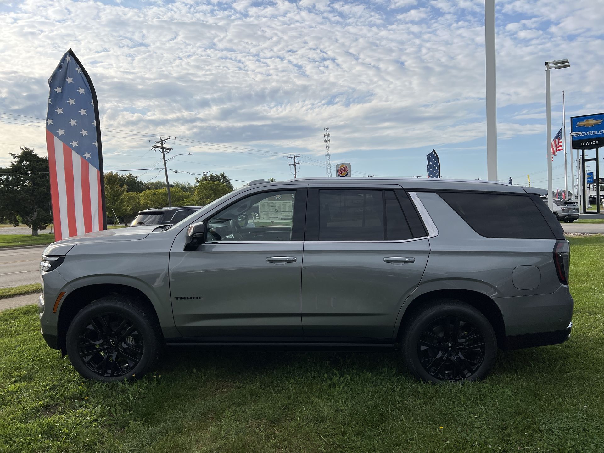 2025 Chevrolet Tahoe Premier photo 2