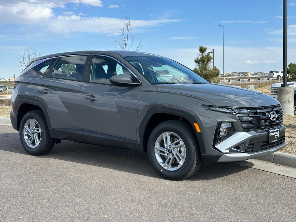 2025 Hyundai Tucson SE photo 3
