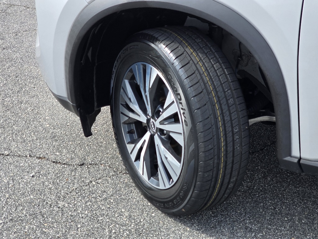 2023 Nissan Rogue SV photo 17
