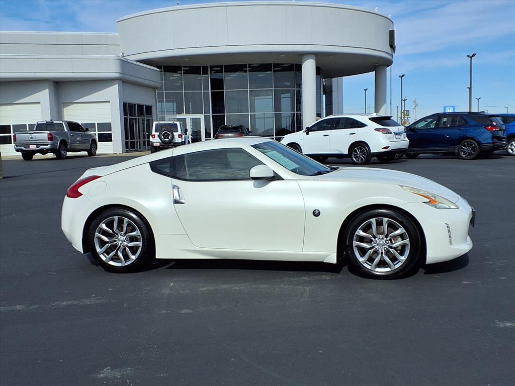 2014 Nissan 370Z Base photo 2