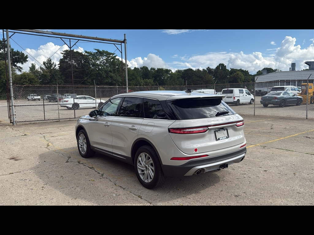2023 Lincoln Corsair Standard photo 4
