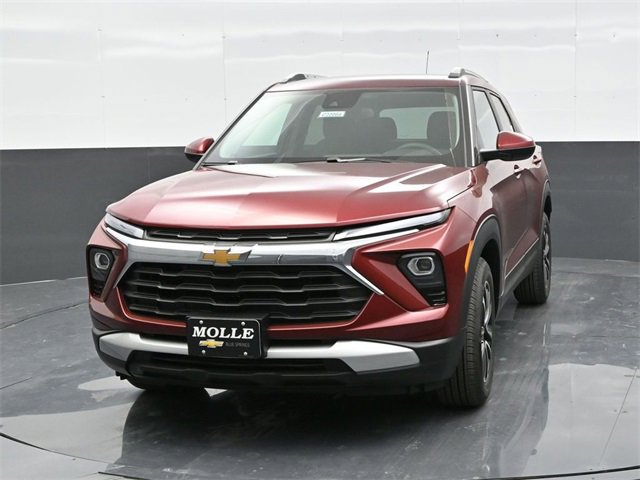 2025 Chevrolet Trailblazer LT photo 2