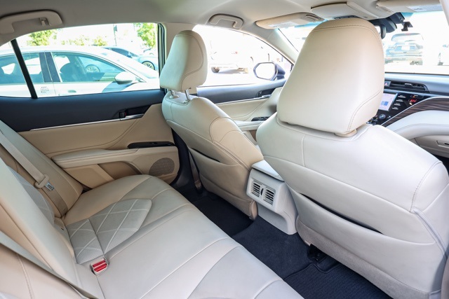 2018 Toyota Camry Hybrid XLE photo 14