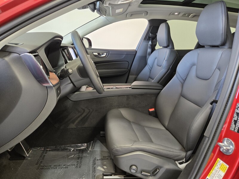 2024 Volvo XC60 B5 Plus photo 8