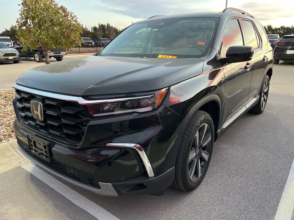 2025 Honda Pilot Touring's photo