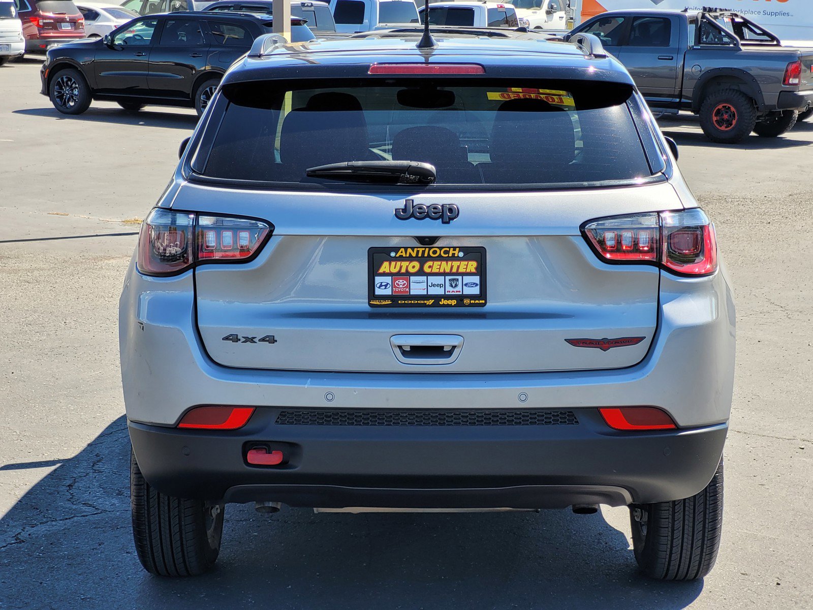 2024 Jeep Compass Trailhawk photo 3